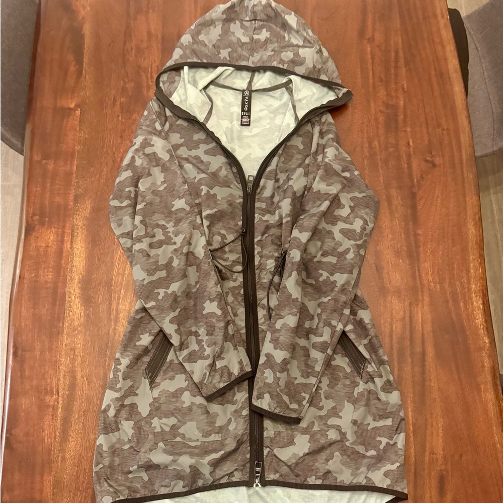 ASKYA Lightweight Hooded Shell Jacket – Camo Print (XS)